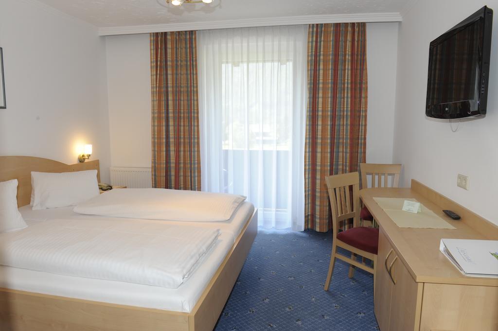 Landhotel Stofflerwirt Sankt Michael im Lungau Cameră foto